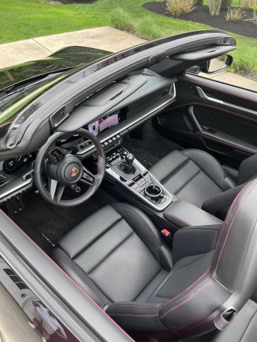 Porsche-911-driver-detail